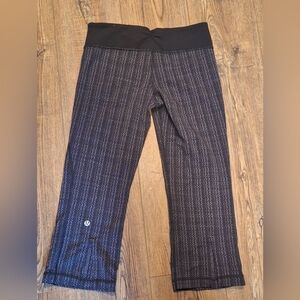 Lululemon Black/Purple Patterned Capris ☆Size 4☆